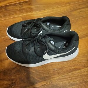 Nike men's shoes sz 9.5